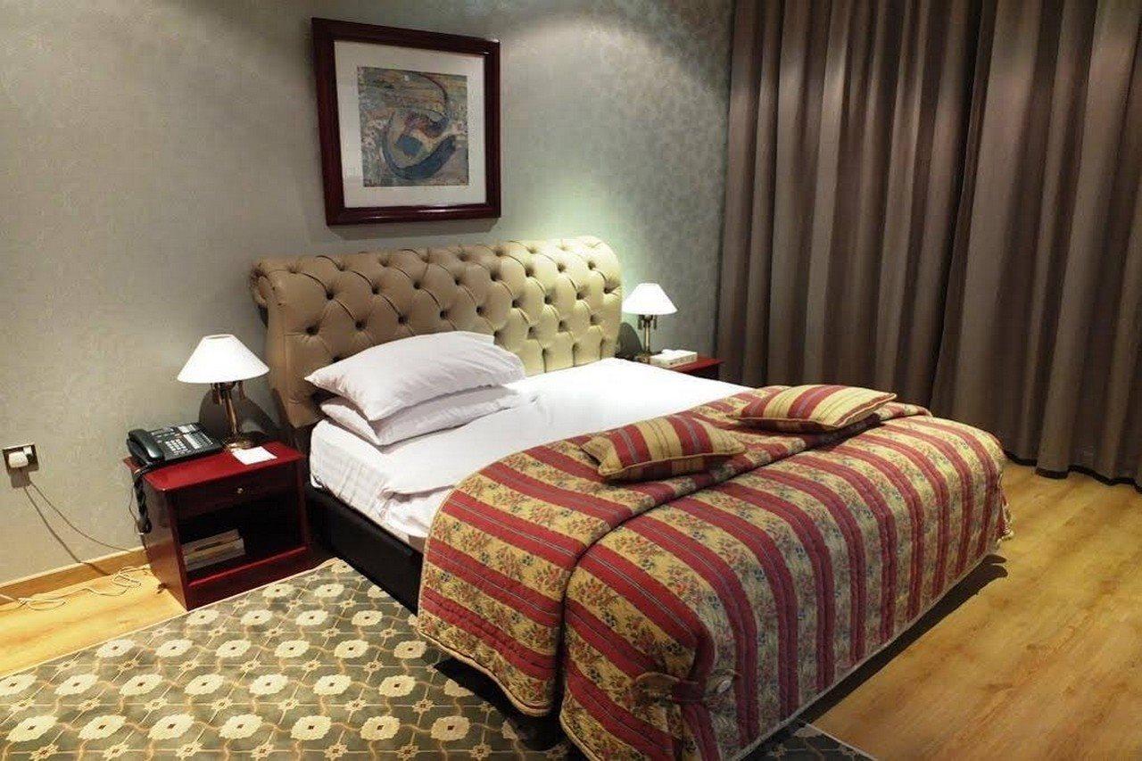 Al Bustan Hotel Doha Exteriör bild