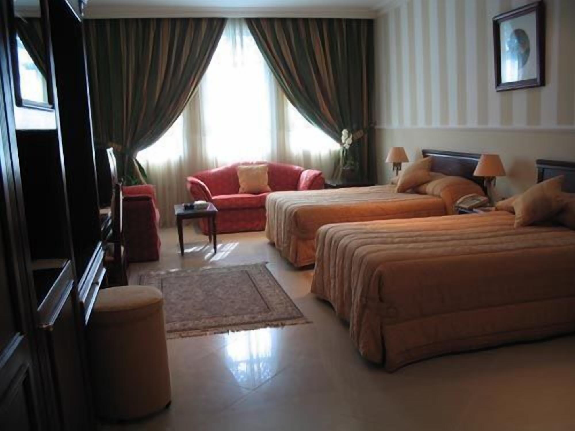 Al Bustan Hotel Doha Exteriör bild