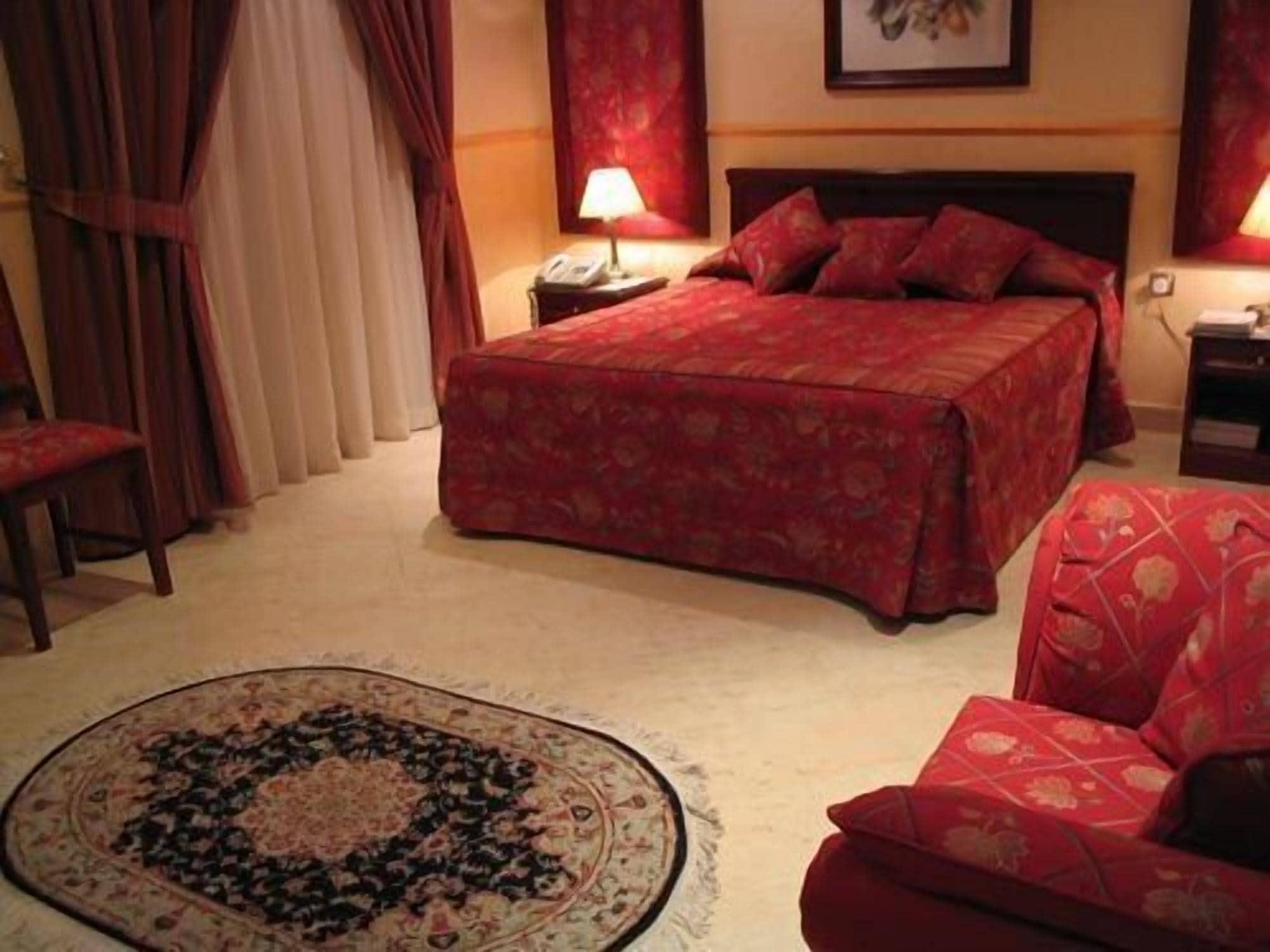 Al Bustan Hotel Doha Exteriör bild