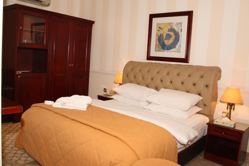 Al Bustan Hotel Doha Exteriör bild