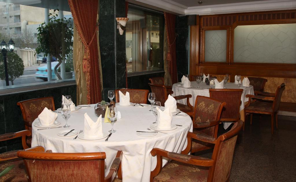 Al Bustan Hotel Doha Exteriör bild