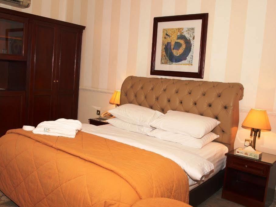 Al Bustan Hotel Doha Exteriör bild